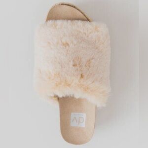 Brand New Dolce Vita Ilenia Faux Fur Platform Slides Natural/Cream  Sz 11